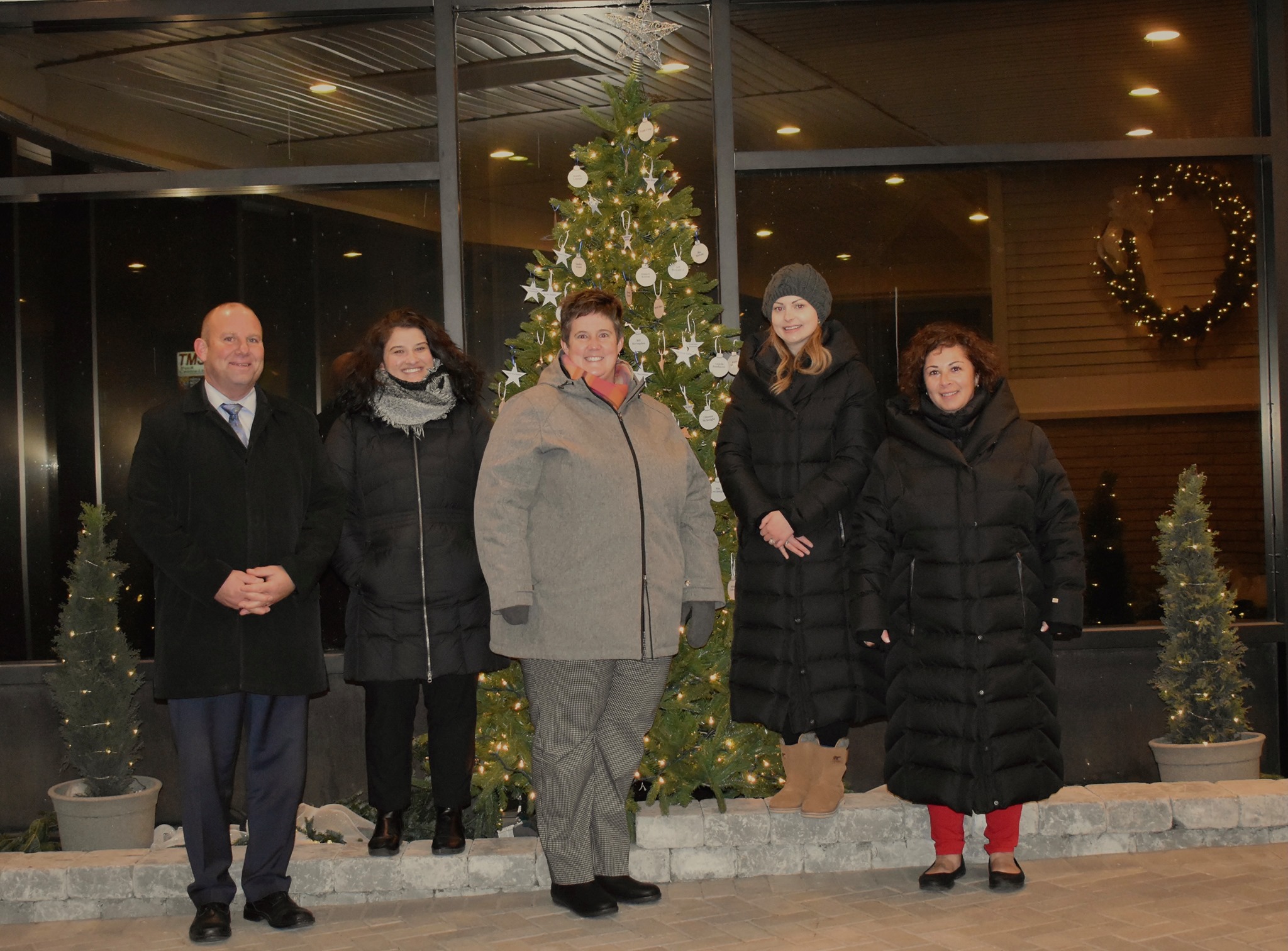 Tree of Memories 2020, Ornament Placing